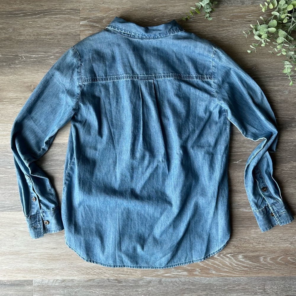 Loft Chambray Pocket Shirt - Picture 5 of 5